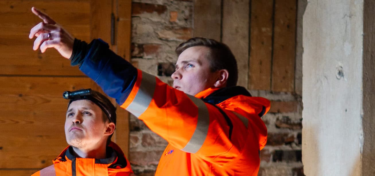 Korpisähkön työnjohtaja työmaalla